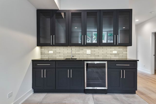 3516 N Central Avenue, Chicago, IL 60634