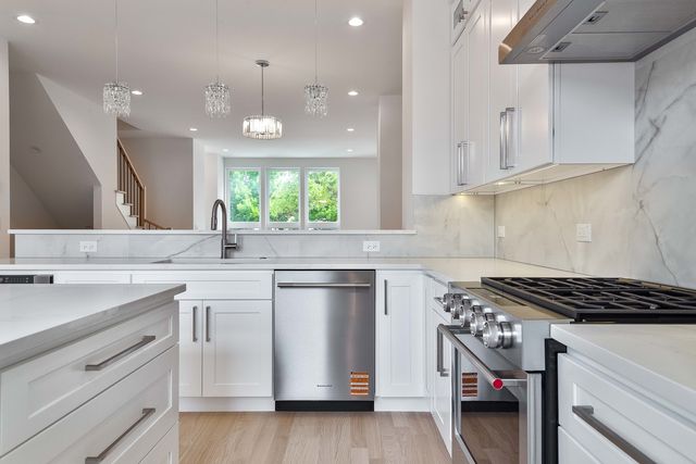 3516 N Central Avenue, Chicago, IL 60634