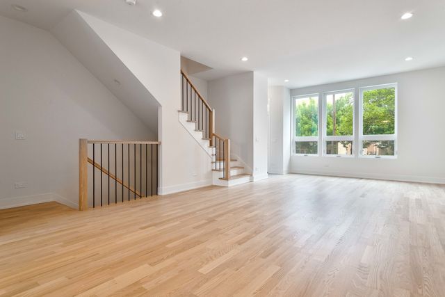 3516 N Central Avenue, Chicago, IL 60634