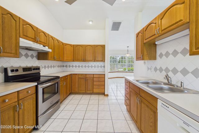 470 Golden Dove Avenue NE, Palm Bay, FL 32907