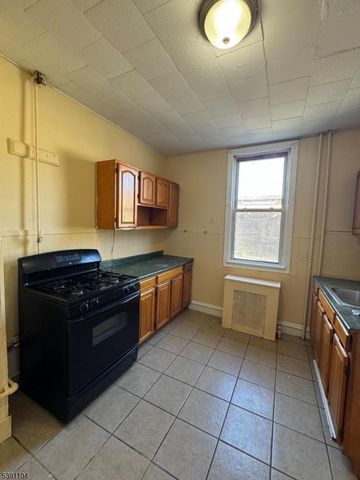 80 Mcadoo Ave 2, Jersey City, NJ 07305