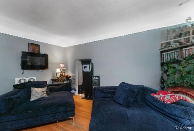 10023 Artesian, Detroit, MI 48228