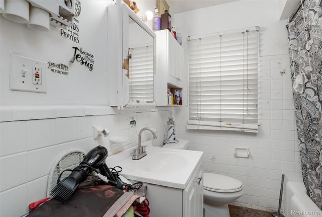 10023 Artesian, Detroit, MI 48228