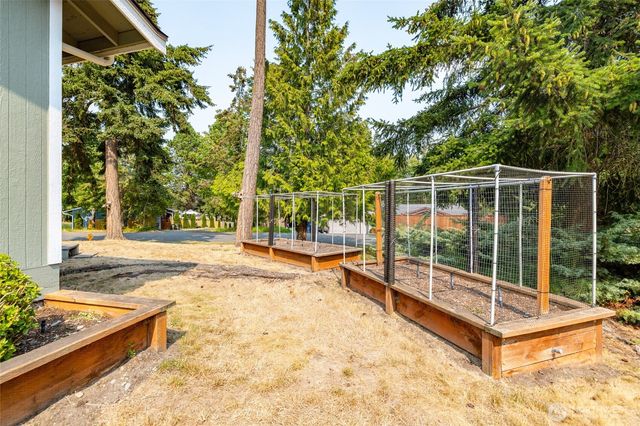 511 Kloshe Way, La Conner, WA 98257