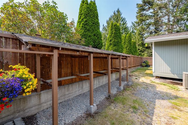 511 Kloshe Way, La Conner, WA 98257