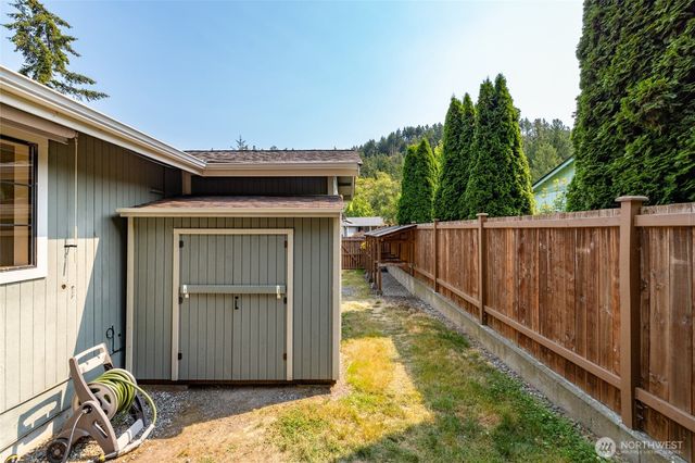 511 Kloshe Way, La Conner, WA 98257