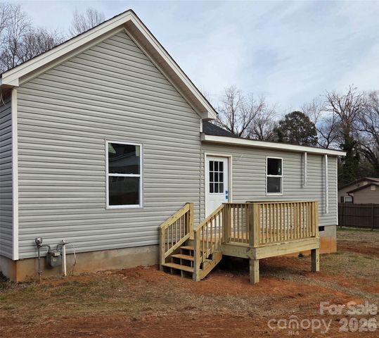 1820 N Hewitt Avenue, Newton, NC 28658
