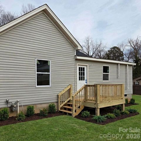 1820 N Hewitt Avenue, Newton, NC 28658