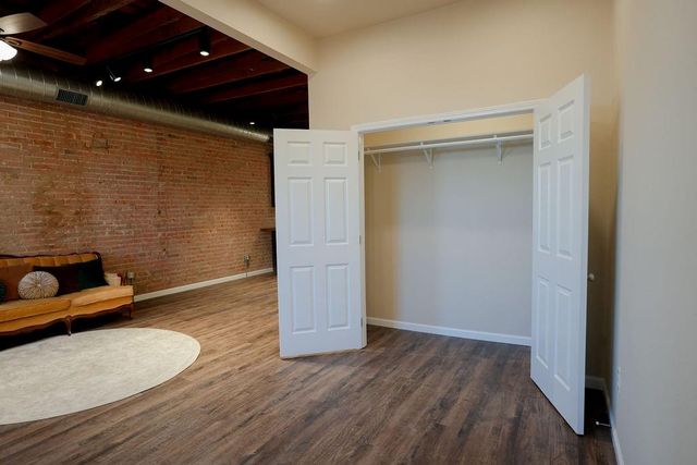 210 E Washington Avenue C, Navasota, TX 77868