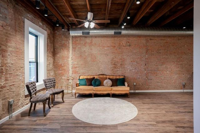 210 E Washington Avenue C, Navasota, TX 77868