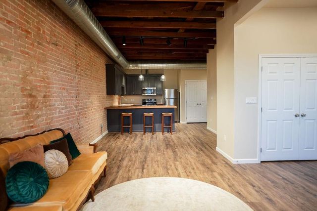 210 E Washington Avenue C, Navasota, TX 77868