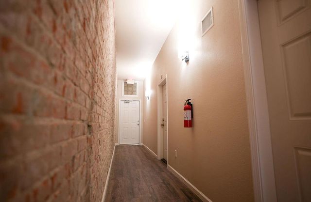 210 E Washington Avenue C, Navasota, TX 77868