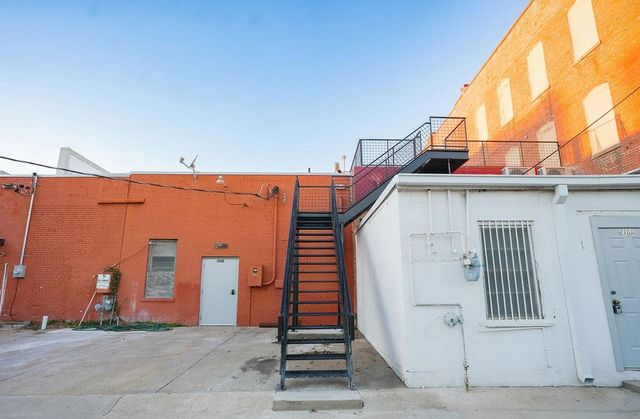 210 E Washington Avenue C, Navasota, TX 77868