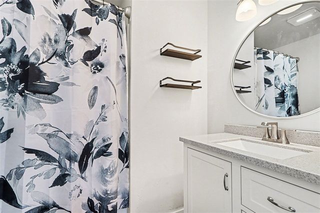 75603 Ridgeway Drive, Lawton, MI 49065