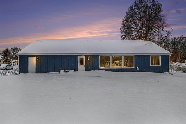 75603 Ridgeway Drive, Lawton, MI 49065