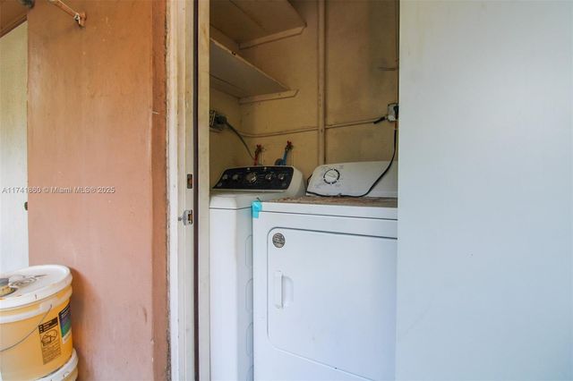 21 NW 32 COURT, Miami, FL 33125