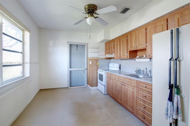 21 NW 32 COURT, Miami, FL 33125