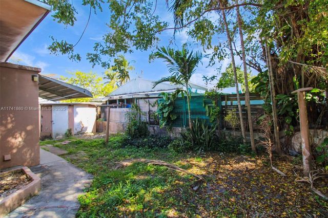 21 NW 32 COURT, Miami, FL 33125