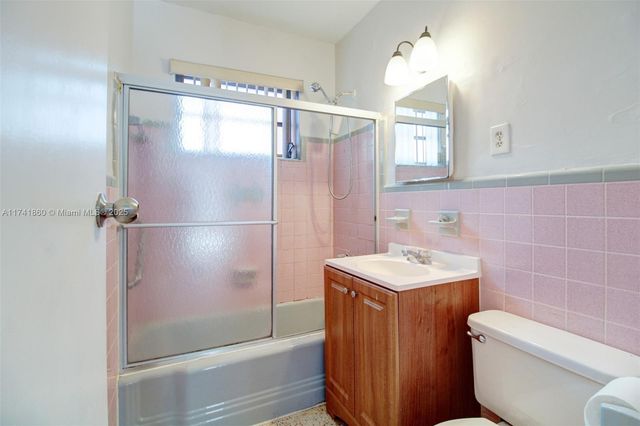 21 NW 32 COURT, Miami, FL 33125