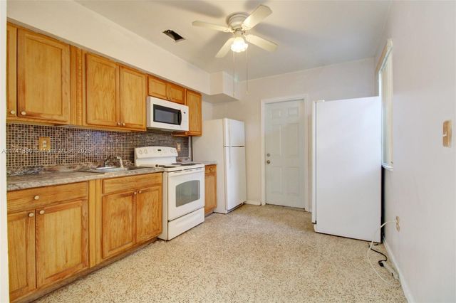 21 NW 32 COURT, Miami, FL 33125