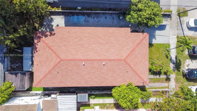 21 NW 32 COURT, Miami, FL 33125