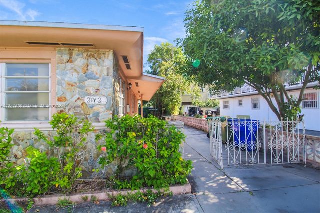 21 NW 32 COURT, Miami, FL 33125