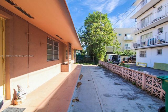 21 NW 32 COURT, Miami, FL 33125