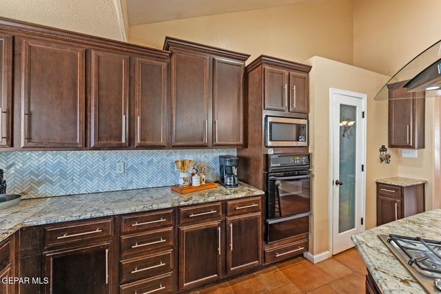 13130 SHAPLEIGH Place, Clint, TX 79836