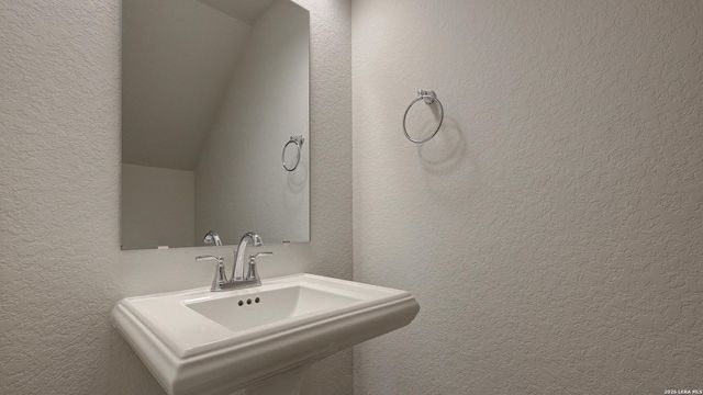 494 White Oak, Castroville, TX 78009
