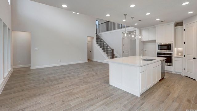 494 White Oak, Castroville, TX 78009