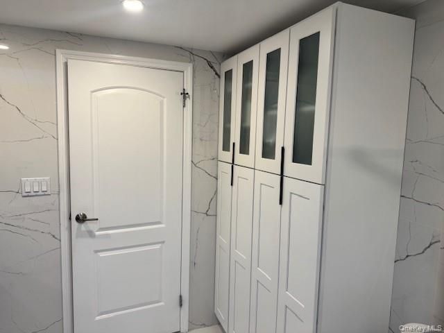 58 Pickwick Drive E, Syosset, NY 11791