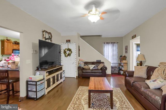 318 W MAIN ST, Valley View, PA 17983