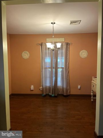 318 W MAIN ST, Valley View, PA 17983