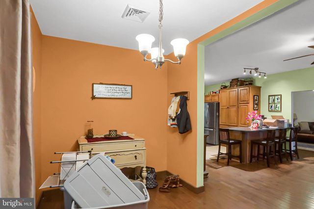 318 W MAIN ST, Valley View, PA 17983