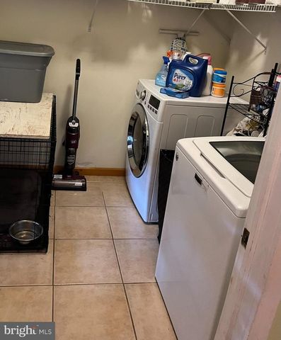 318 W MAIN ST, Valley View, PA 17983