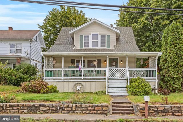 318 W MAIN ST, Valley View, PA 17983