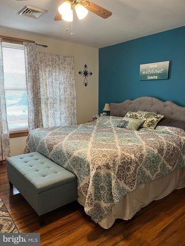 318 W MAIN ST, Valley View, PA 17983