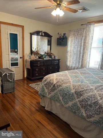 318 W MAIN ST, Valley View, PA 17983