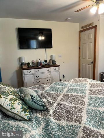 318 W MAIN ST, Valley View, PA 17983