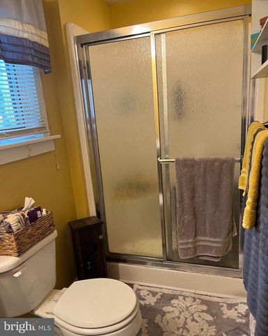 318 W MAIN ST, Valley View, PA 17983