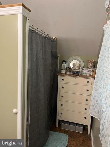 318 W MAIN ST, Valley View, PA 17983