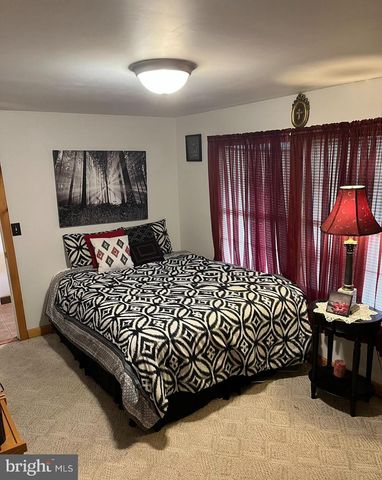 318 W MAIN ST, Valley View, PA 17983