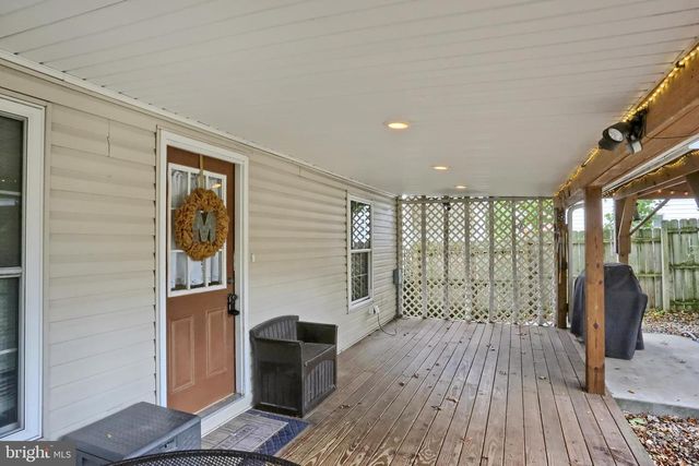 318 W MAIN ST, Valley View, PA 17983