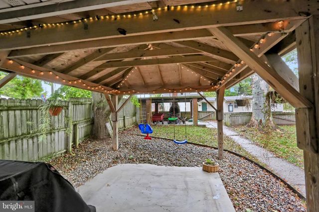 318 W MAIN ST, Valley View, PA 17983