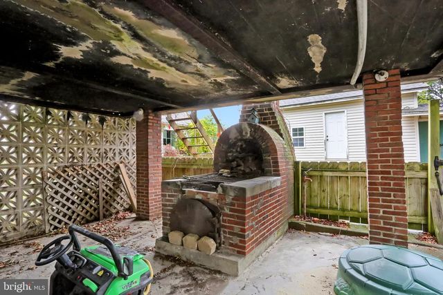 318 W MAIN ST, Valley View, PA 17983