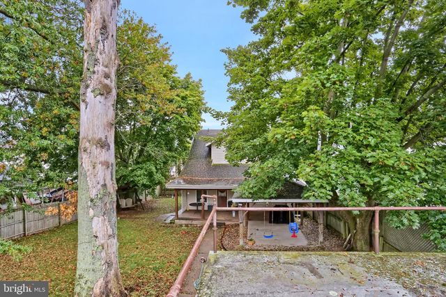 318 W MAIN ST, Valley View, PA 17983