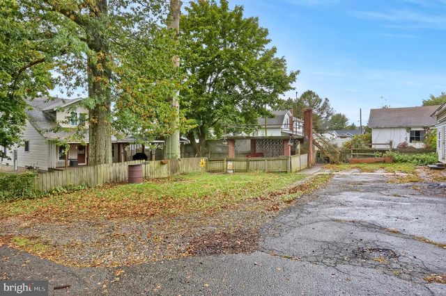 318 W MAIN ST, Valley View, PA 17983