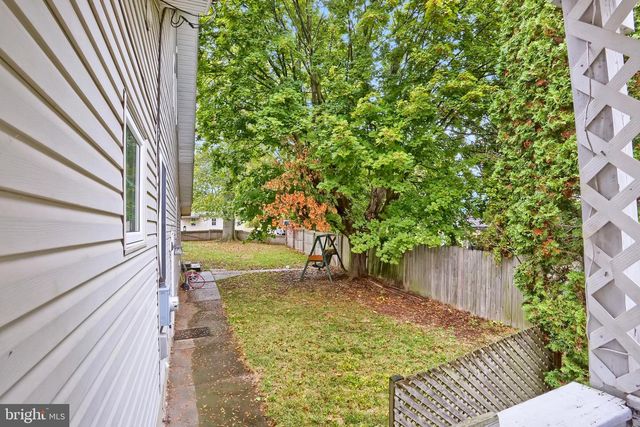 318 W MAIN ST, Valley View, PA 17983