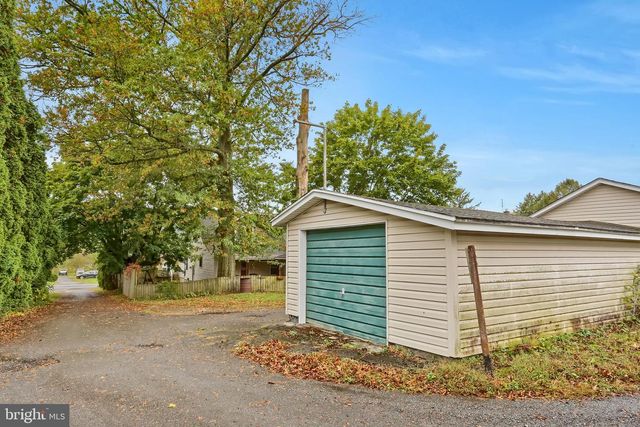 318 W MAIN ST, Valley View, PA 17983