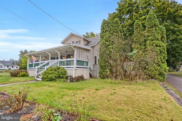 318 W MAIN ST, Valley View, PA 17983